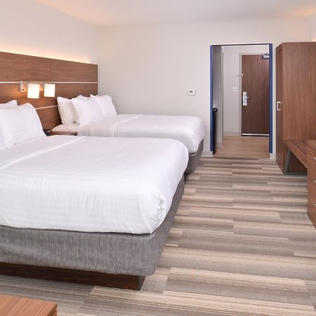 Holiday Inn Express & Suites Omaha Airport By Ihg Carter Lake Exterior photo