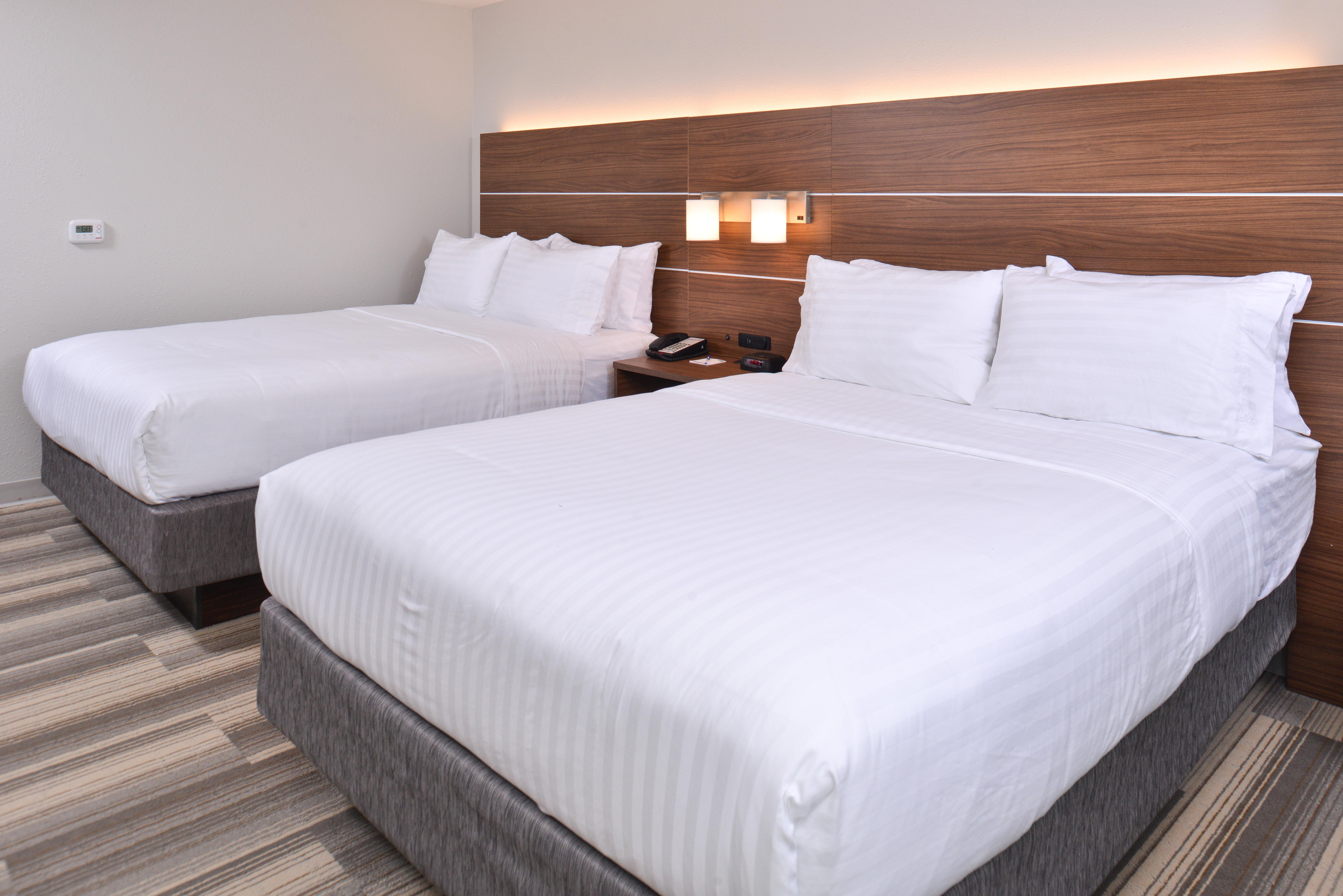 Holiday Inn Express & Suites Omaha Airport By Ihg Carter Lake Exterior photo