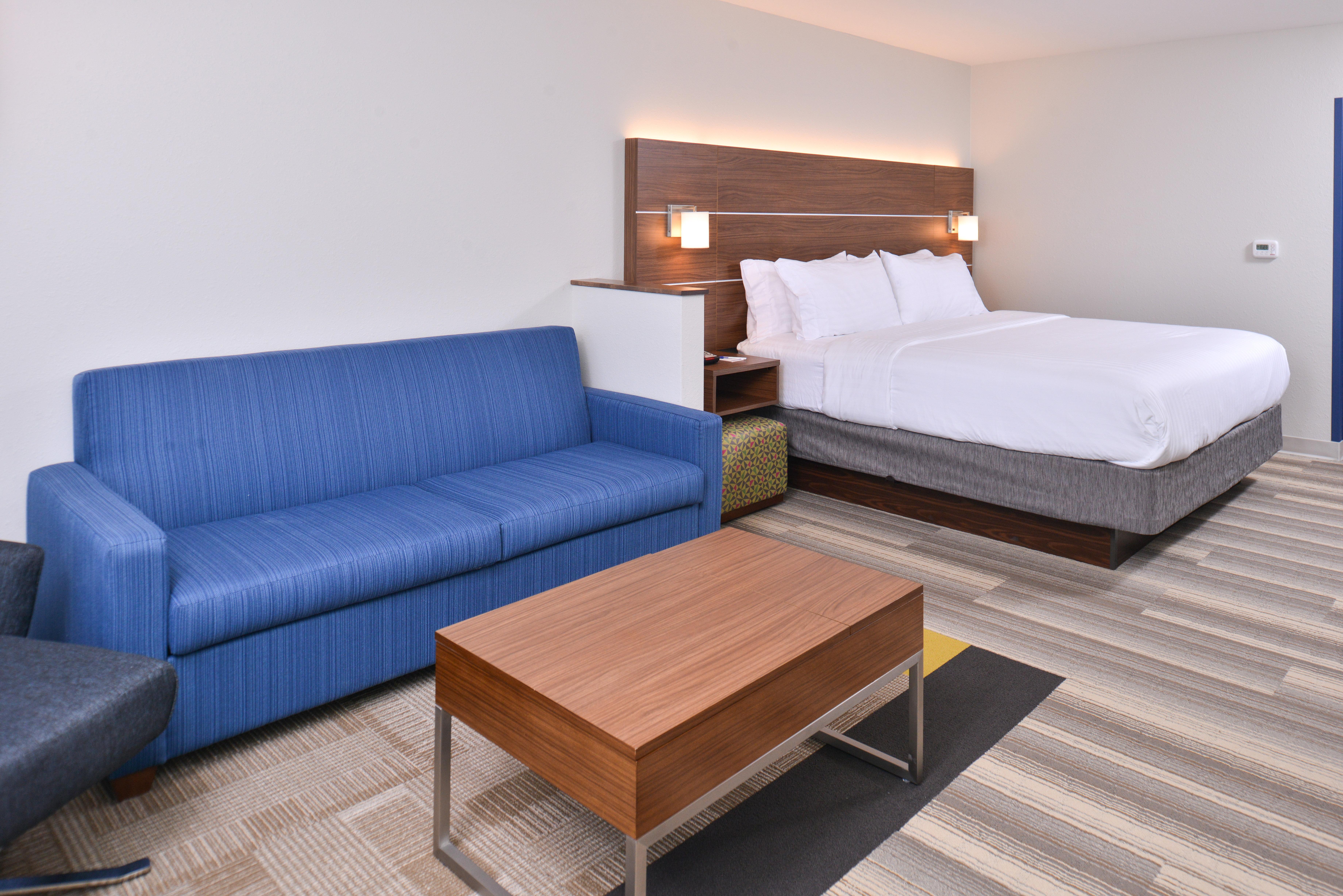 Holiday Inn Express & Suites Omaha Airport By Ihg Carter Lake Exterior photo