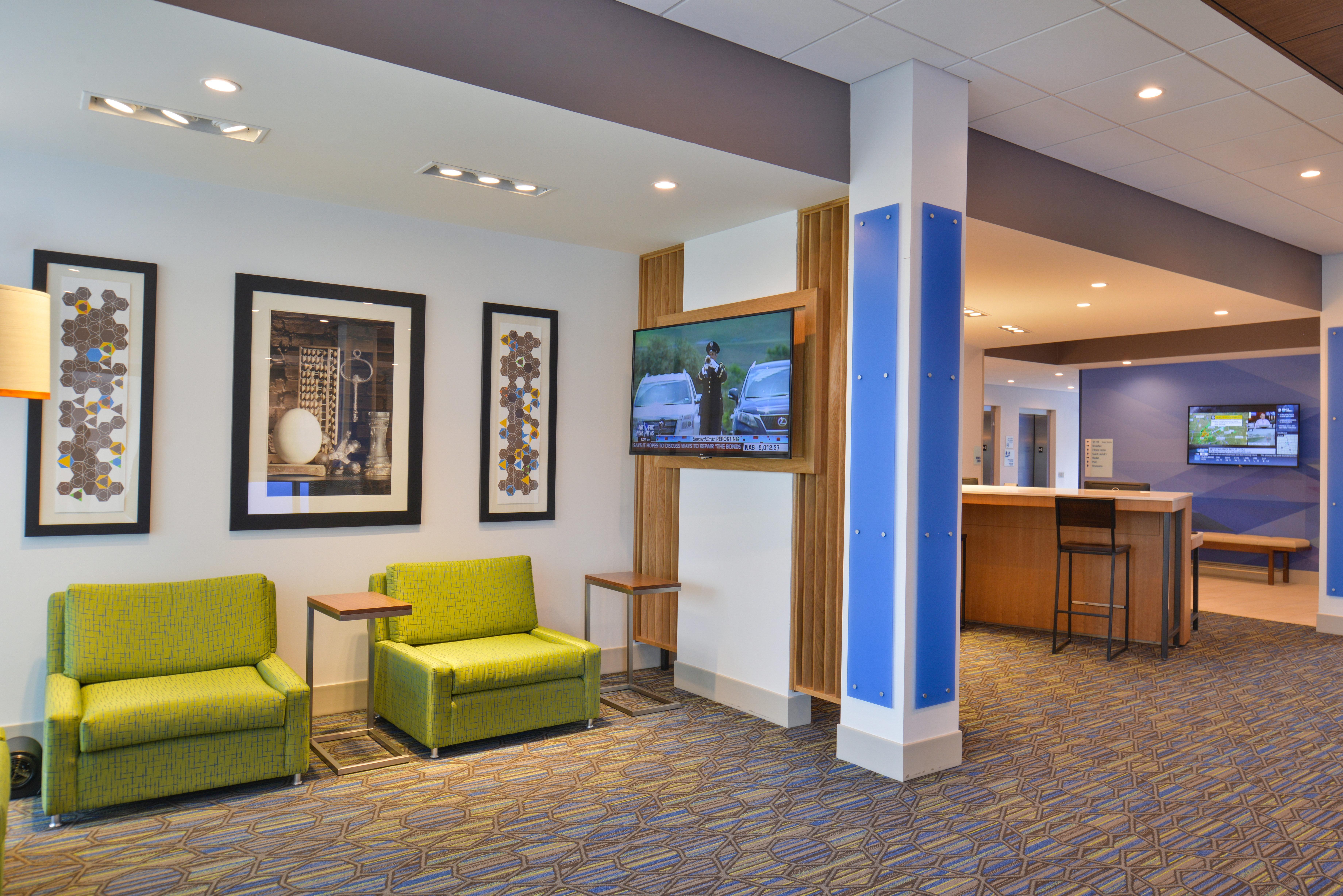 Holiday Inn Express & Suites Omaha Airport By Ihg Carter Lake Exterior photo