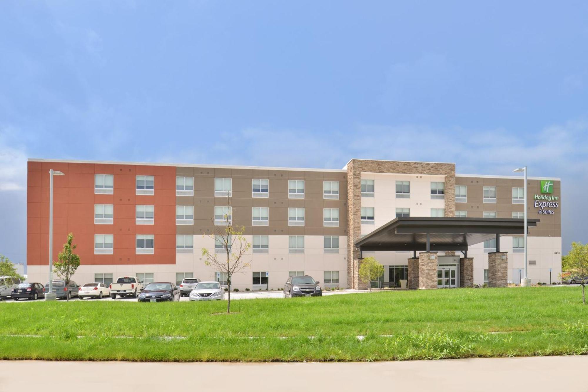 Holiday Inn Express & Suites Omaha Airport, An Ihg Hotel Carter Lake Exterior photo